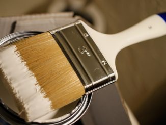 Kunstharzlack zum Lackieren