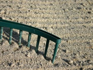 Kraftharke und Rechen in einem