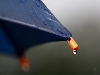 Regenketten sind bei schlechtem Regenwetter, bei dem man einen Schirm braucht, sehr beliebt